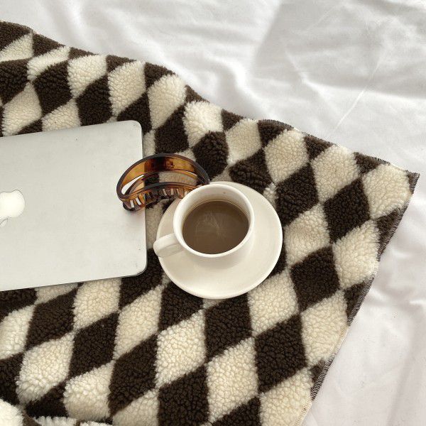 Ins net red black and white checkerboard contrast small blanket simple fashion office nap blanket warm in autumn and winter 