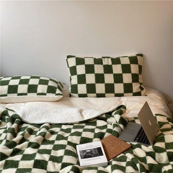 Autumn and winter thickened lamb cashmere retro style chessboard blanket Soft skin friendly chessboard plaid hand wrapped blanket 
